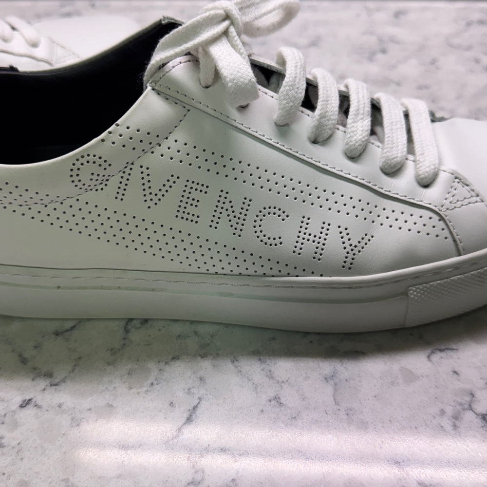 Givenchy Women’s Perforated Urban Street CLassic Calf Leather White SZ 7 🔥🔥🔥